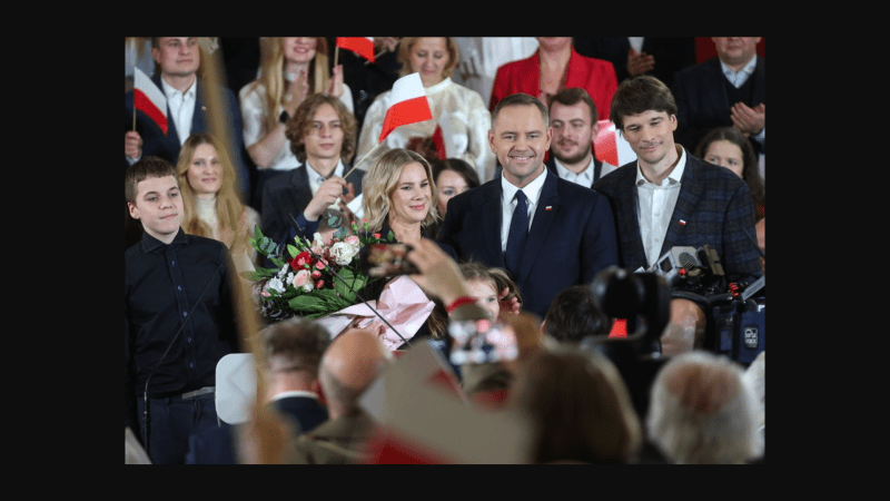 W Stanach Zjednoczonych komentatorzy odnotowali osobiste zaangażowanie Donalda Trumpa i ideologiczną bliskość obu polityków.